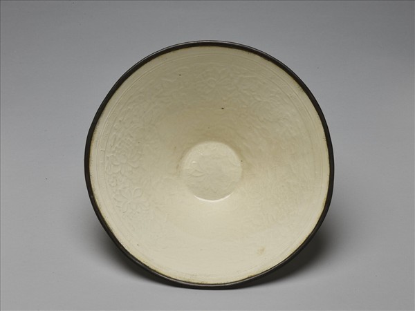 白瓷印花蓮塘游魚紋碗