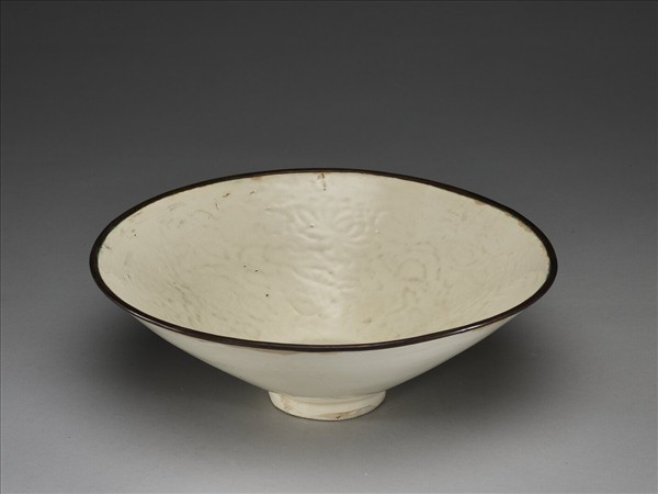 白瓷印花蓮塘游魚紋碗