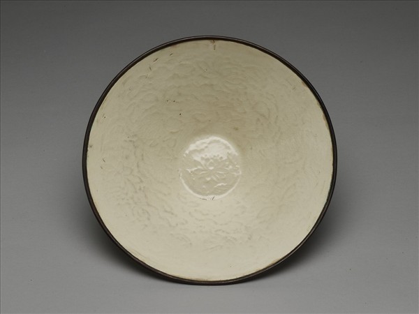 白瓷印花蓮塘游魚紋碗