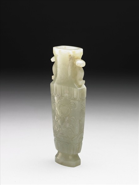 玉折枝花卉紋如意耳瓶