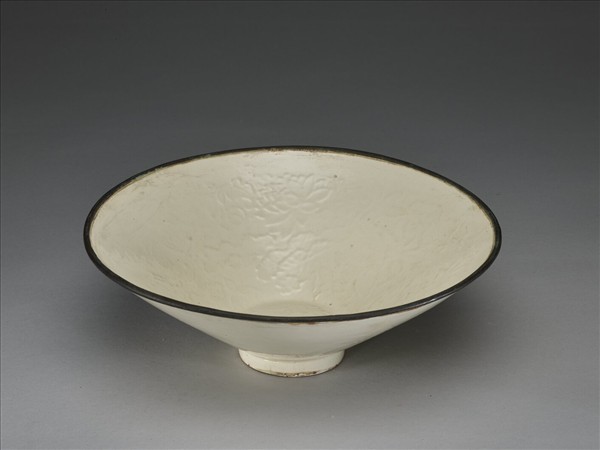 白瓷印花蓮塘游魚紋碗