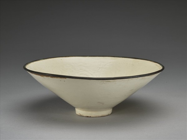 白瓷印花蓮塘游魚紋碗