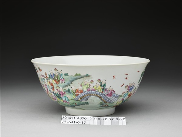 粉彩百子圖碗
