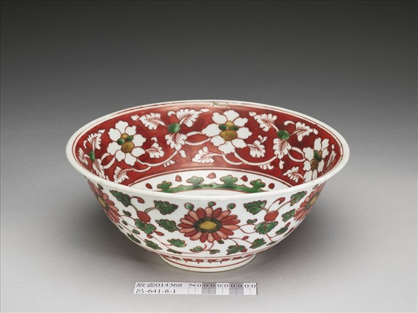 紅綠彩花卉紋碗
