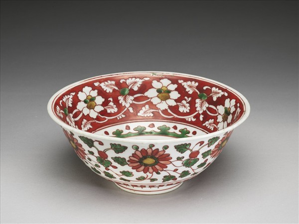 紅綠彩花卉紋碗