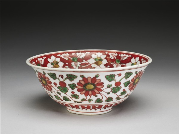 紅綠彩花卉紋碗