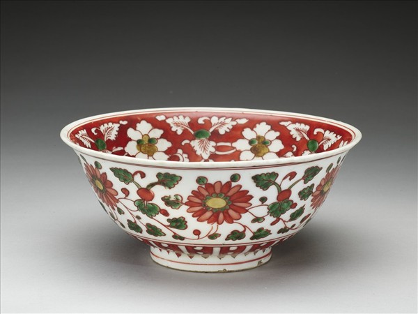 紅綠彩花卉紋碗