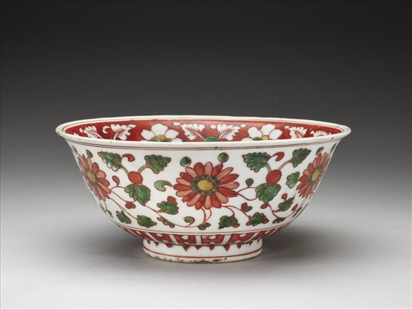 紅綠彩花卉紋碗