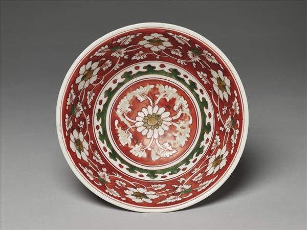 紅綠彩花卉紋碗