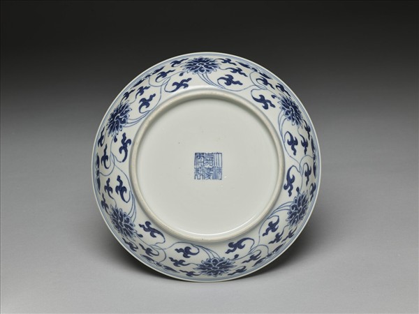 青花番蓮紋盤