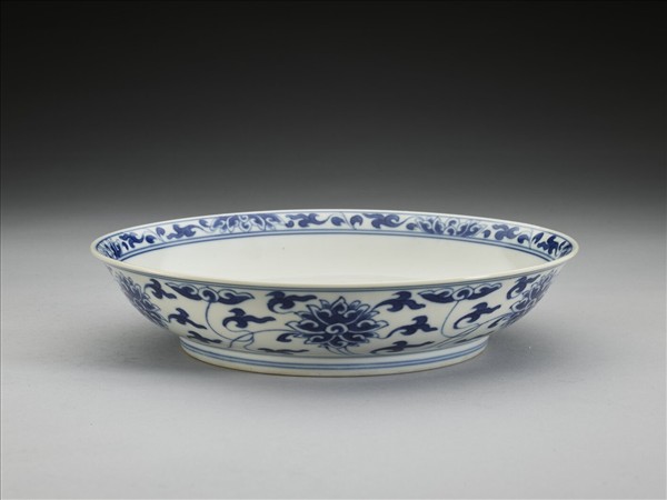 青花番蓮紋盤