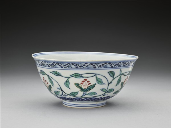鬥彩花卉紋碗