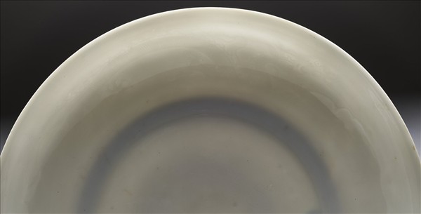 甜白釉雲龍紋盤