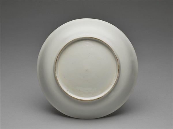 甜白釉雲龍紋盤