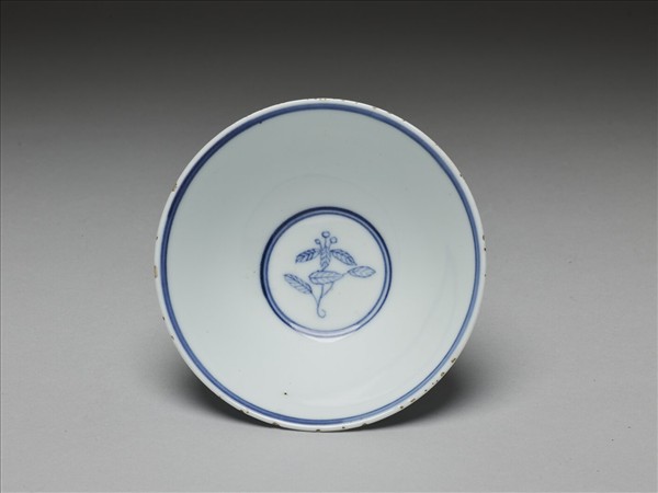 青花纏枝花卉紋碗