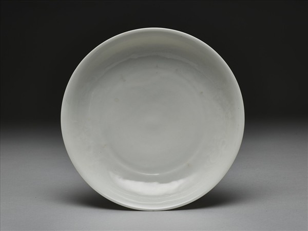 甜白釉雲龍紋盤