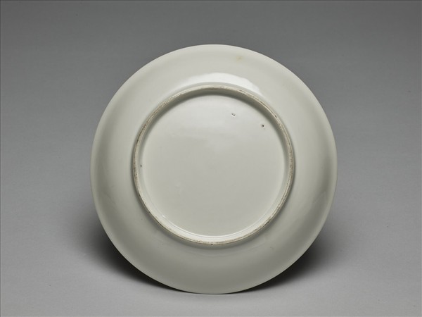 甜白釉雲鳳紋盤