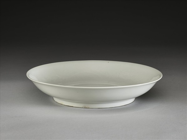 甜白釉雲龍紋盤