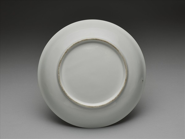 甜白釉雲龍紋盤