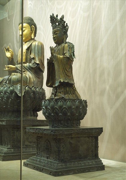 青銅鎏金坐佛三尊像