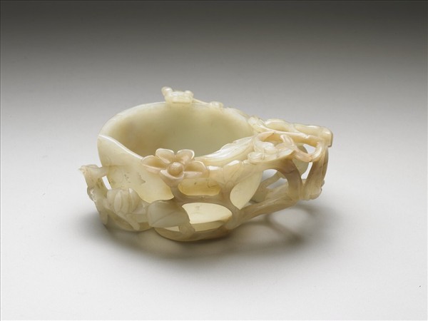 玉螭虎連枝桃式洗