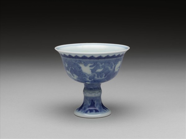 青花波濤海獸紋高足杯