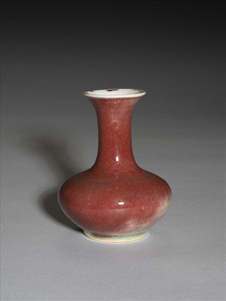 霽紅釉撇口瓶