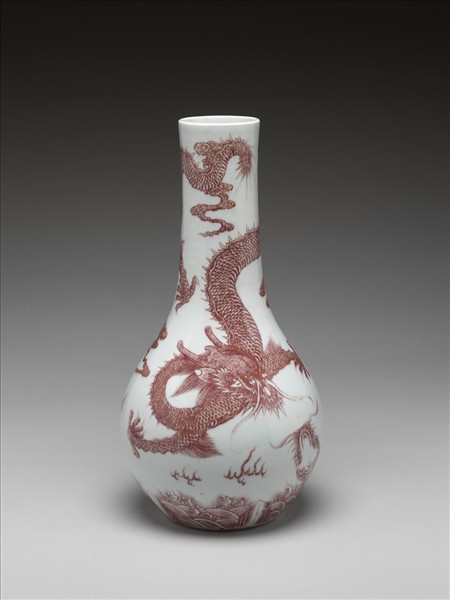 釉裡紅雲龍紋瓶