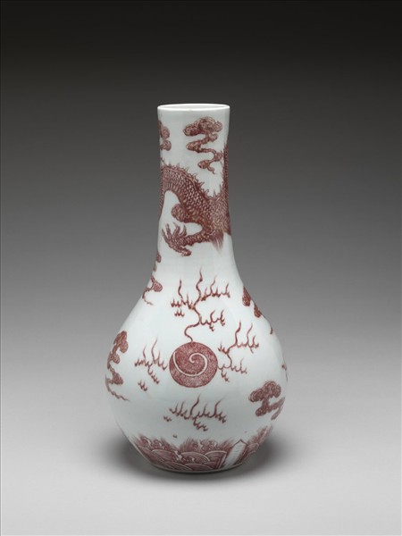 釉裡紅雲龍紋瓶