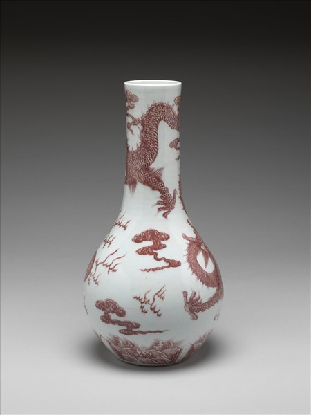 釉裡紅雲龍紋瓶