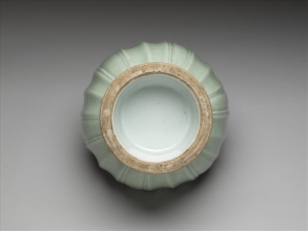 青瓷蓮花式高足碗