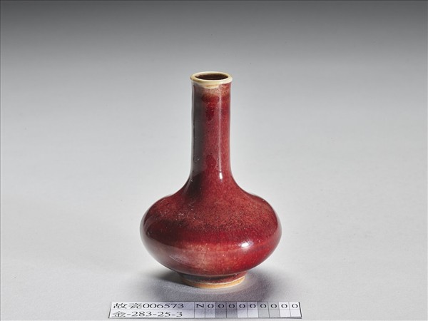 霽紅釉瓶