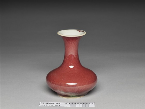 霽紅釉撇口瓶
