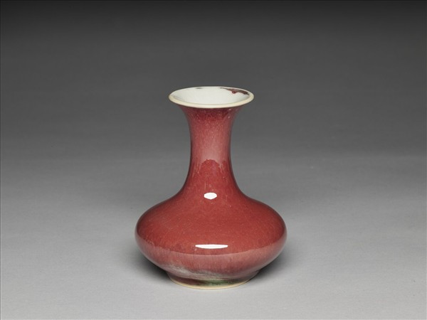 霽紅釉撇口瓶