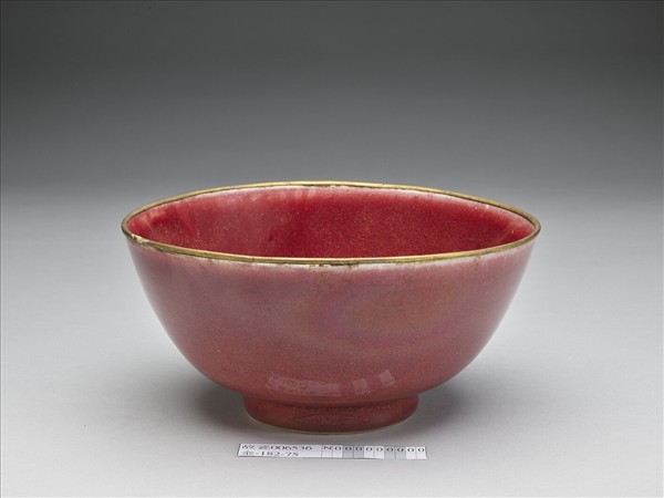 霽紅釉碗