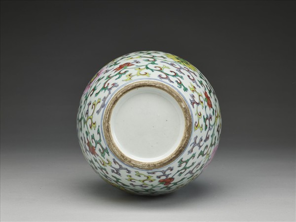 鬥彩花卉紋長頸瓶