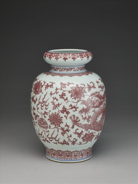 釉裡紅穿花龍紋瓶