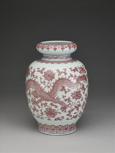 釉裡紅穿花龍紋瓶