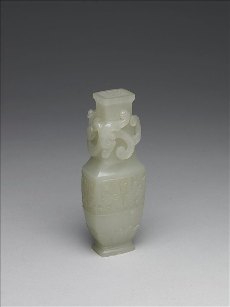 玉獸面蟠螭扁方瓶