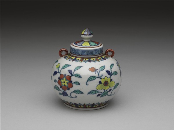 鬥彩花卉紋蓋罐