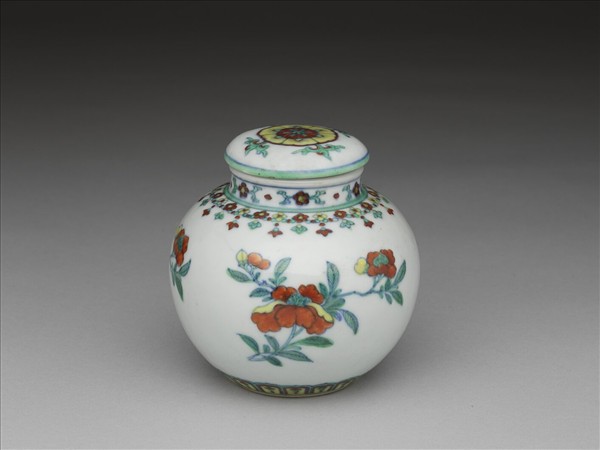 鬥彩花卉紋蓋罐