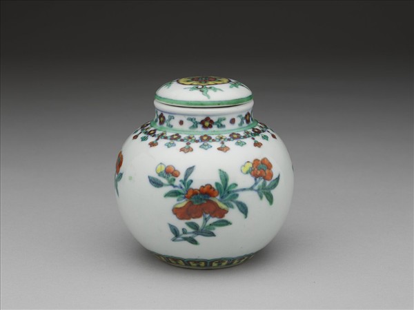 鬥彩花卉紋蓋罐