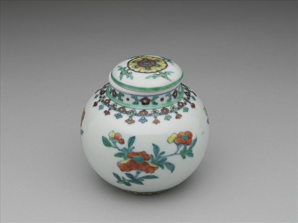 鬥彩花卉紋蓋罐
