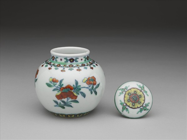 鬥彩花卉紋蓋罐