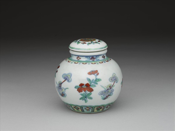 鬥彩靈芝花卉紋蓋罐