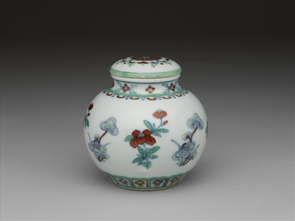 鬥彩靈芝花卉紋蓋罐