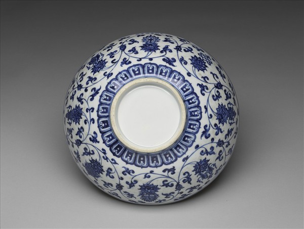 青花蓮托八吉祥紋碗