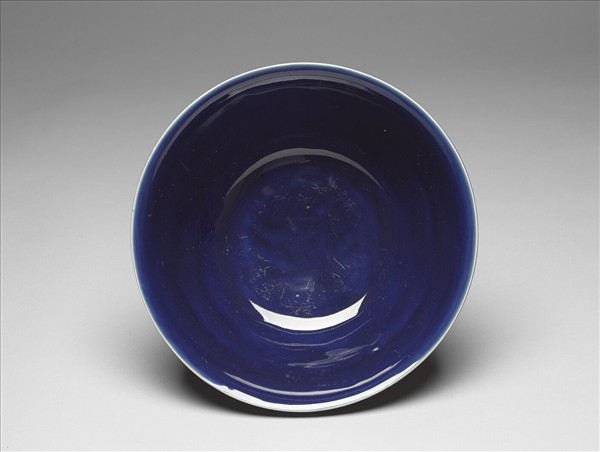 霽青釉雲龍紋碗