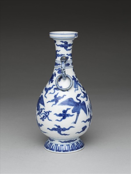 青花雲鳳紋獸耳瓶