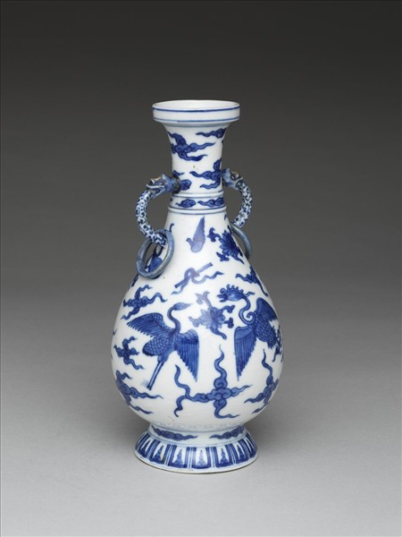 青花雲鳳紋獸耳瓶